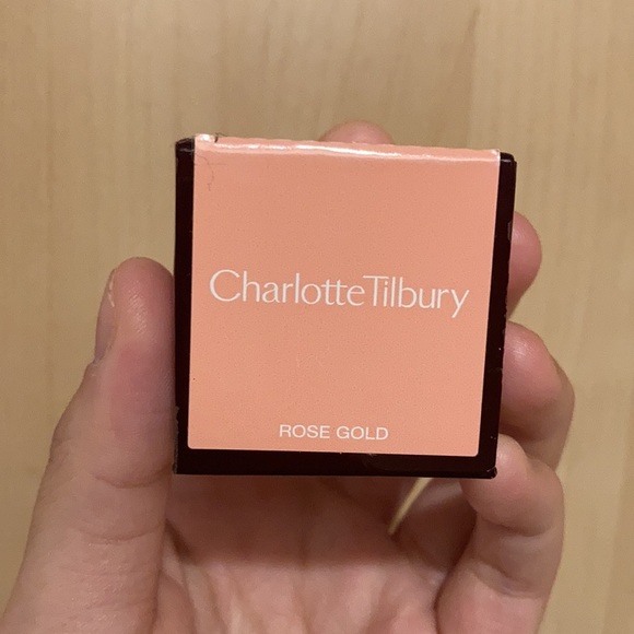 Charlotte Tilbury Liquid Eyeliner, Pillow Talk Lipstick, Eyes to Mesmerize - Picture 3 of 4